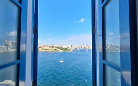 Extraordinary Views In A Holiday Home In Valletta